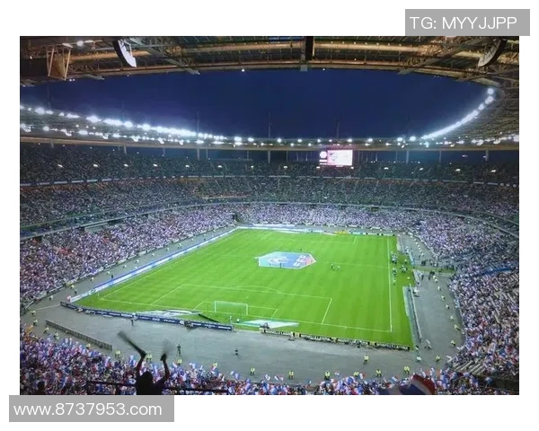 日本足球明星风采展现球场上的激情与荣耀瞬间回顾 日本足球明星风采展现球场上的激情与荣耀瞬间回顾